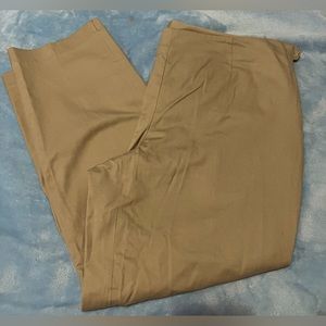 J.Jill capris, perfect for a vacation or a day at the office-🤎